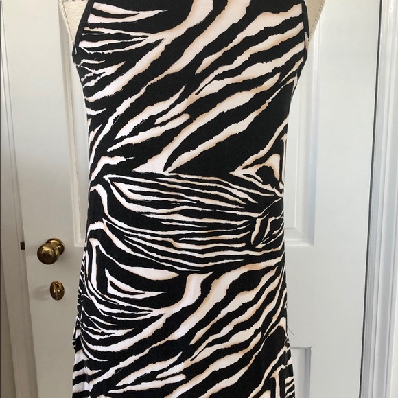 Romeo & Juliet Couture Dress - Picture 2 of 5